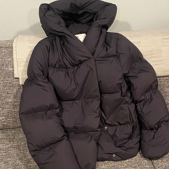 Aritzia Babaton Black Puffer Jacket - womens - Picture 1 of 3